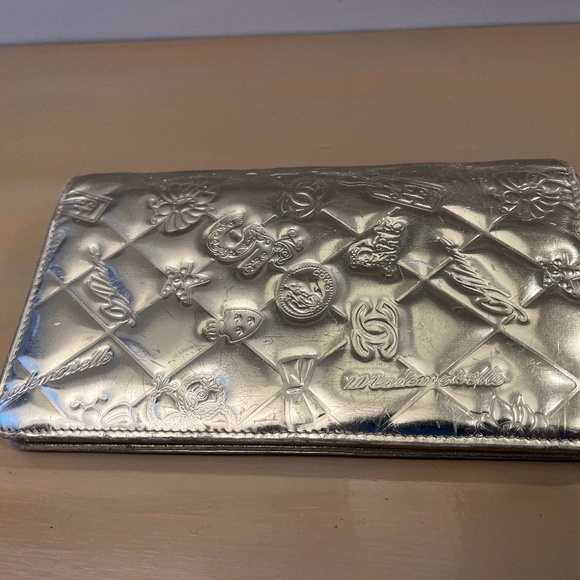 Chanel Silver Leather - Picture 2 of 7